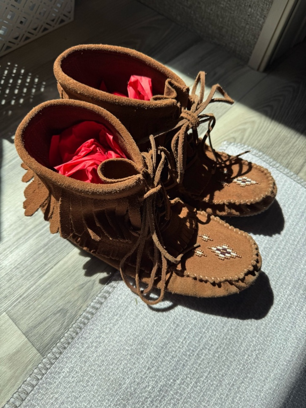 Manitobah tribal global Mukluks Brown Suede Boots L7